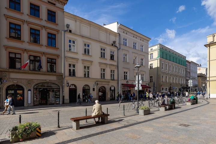 Entire apartment, Spacious Apartment | 2 Bedrooms | Close to Main Market Square in Cracow, Lesser Poland