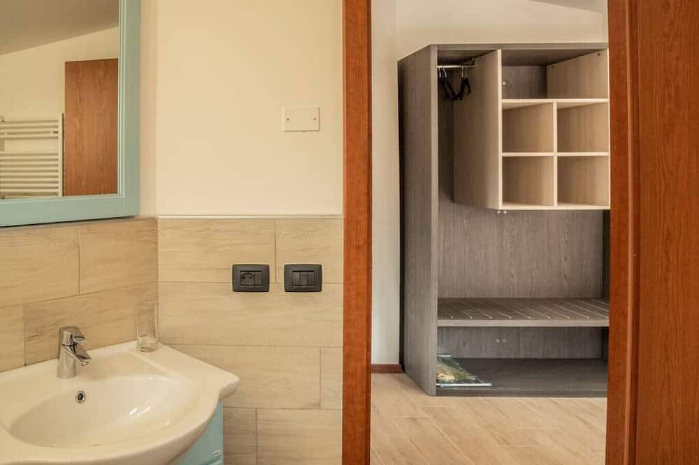 Appartamento intero, Appartamento Edolo - Bilocale in Edolo (Borgo), Edolo