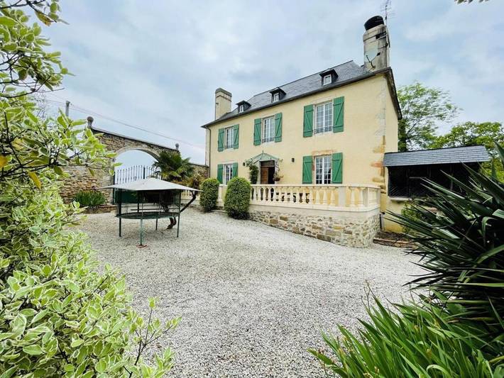 Location de vacances pour 6 personnes, avec Terrasse à Laroin