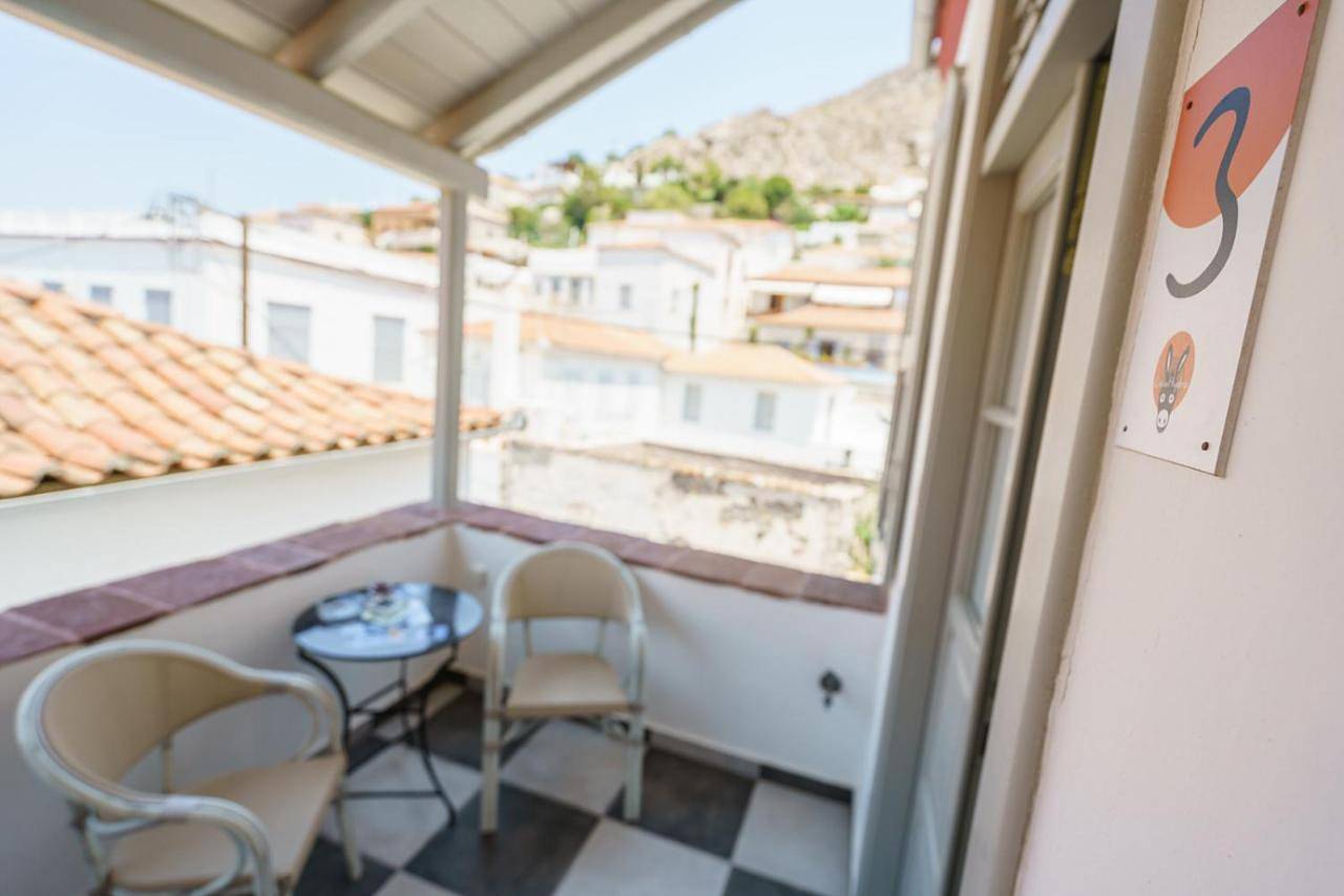 Deluxe Apartment in Hydra