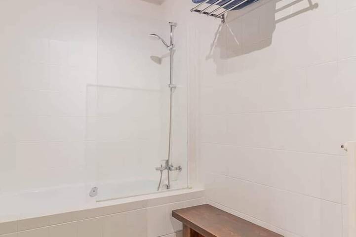 Location de vacances pour 4 personnes, avec jardin à Larodde - 4