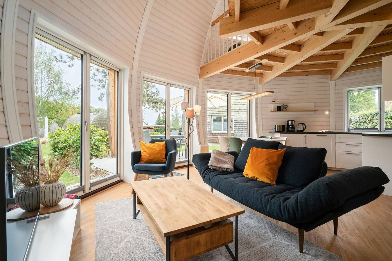 Kugelhaus Kirana – 1 Badezimmer, Süd-Terrasse & Galerie in Tollensesee, Penzlin