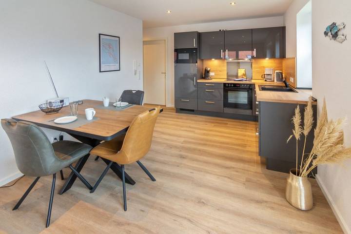 Ferienwohnung für 2 Personen, mit Balkon und Garten in Norden und Umgebung