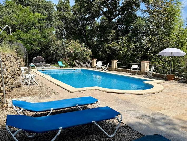 Appartement de vacances pour 4 personnes, avec vue ainsi que piscine et jardin