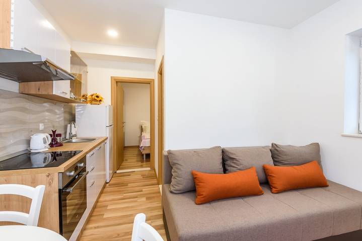 Ganze Wohnung, Apartment Đego in der Nähe von Ploce, Flussufer, Parkplatz in Rogotin, Dubrovnik-Neretva