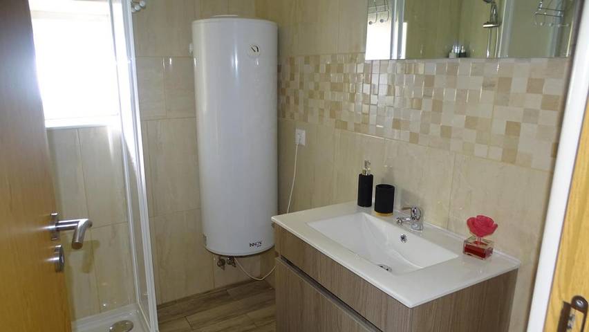 Location de vacances pour 6 personnes, avec piscine ainsi que jacuzzi et jardin dans Fornos de Algodres - 4