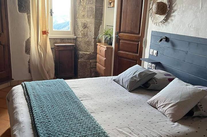 Location de vacances pour 10 personnes, avec jardin à Chirols - 3