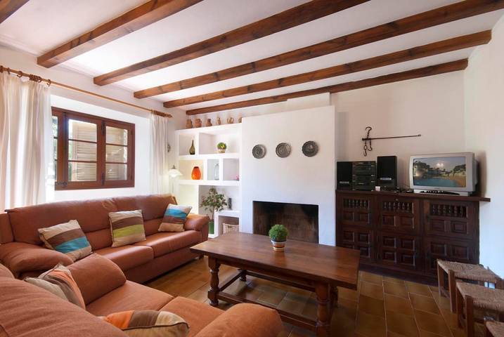 Landhaus 'Punxa' mit Bergblick, WLAN und Klimaanlage in Pollença Stadt, Pollença