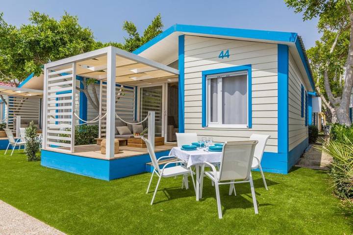 Bungalow für 3 Personen, mit Whirlpool und Terrasse sowie Garten und Pool in Guardamar del Segura