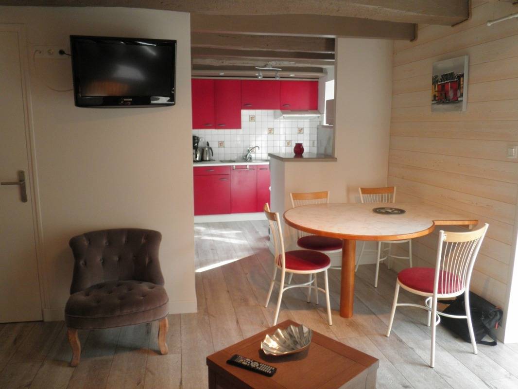 Gîte confortable près de la plage et de la ville, avec parking et lit pour bébé in Pléboulle, Région de Dinan