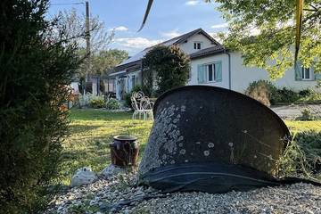 Gîte pour 12 personnes, avec terrasse et jardin, animaux acceptés à Cahuzac