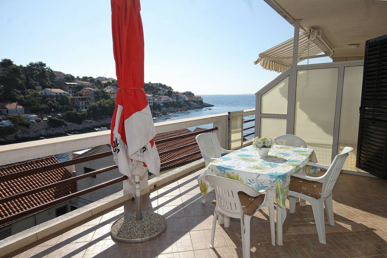 Ganze Wohnung, 2-Zimmer-Ferienwohnung am Strand Zavalatica, Korcula A-9315-b in Čara, Korcula