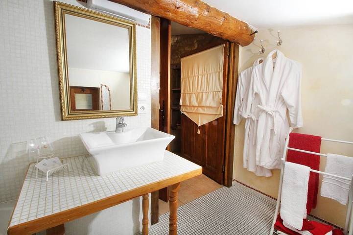 Gîte pour 10 personnes, avec jardin et piscine à Grane - 2