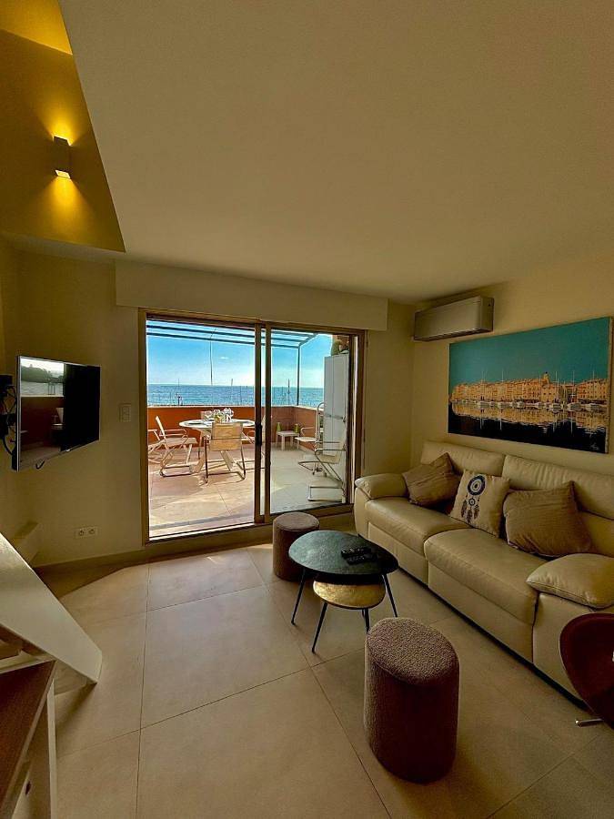 Gîte pour 6 personnes, avec piscine ainsi que vue et balcon dans Port de la Figueirette - 3