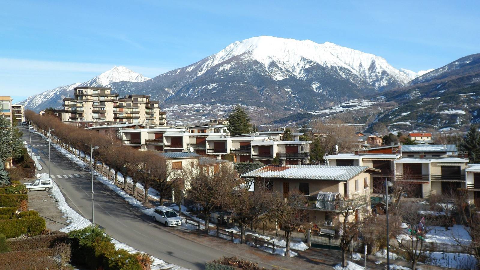 Ganze Wohnung, „Aux Aurores“ – Charmante Wohnung mit Balkon und Bergblick in Embrun, Nationalpark Écrins