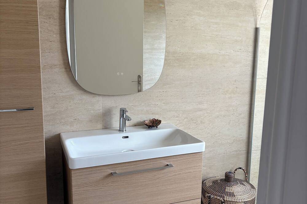 Geheel appartement, 60 m2 oase van rust zeezicht in Vence, Cannes regio