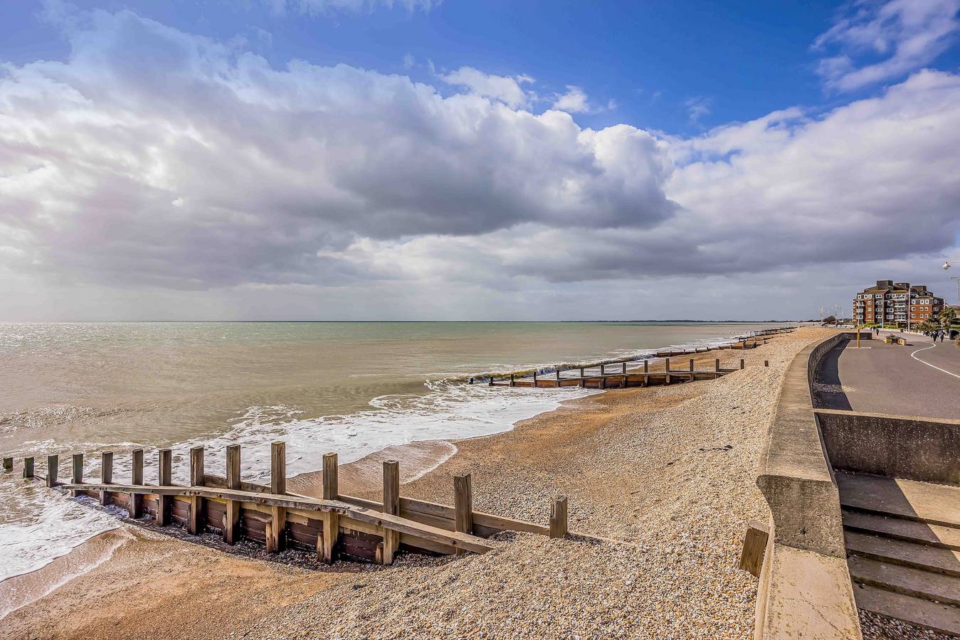 Entire apartment, Tasteful, Seafront Family Flat - Pass the Keys in Bognor Regis, West Sussex