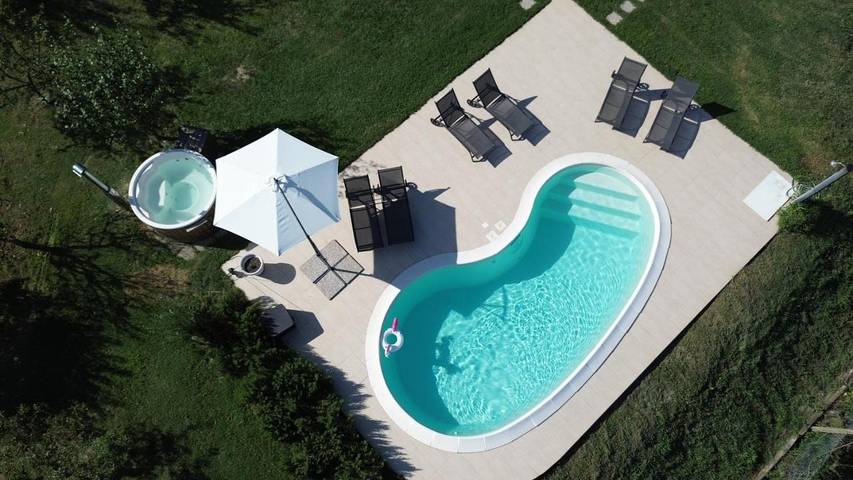 Villa per 8 persone, con sauna e panorama nonché piscina e giardino, con animali domestici in Langhe