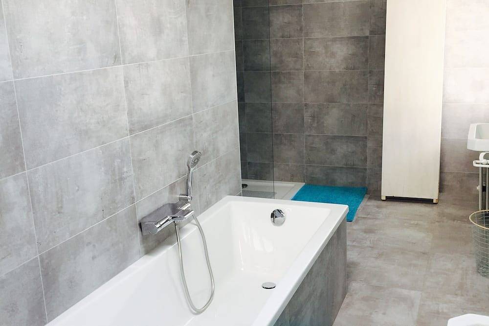 Large villa on 4ha with swimming pool in Cul-des-Sarts, Couvin
