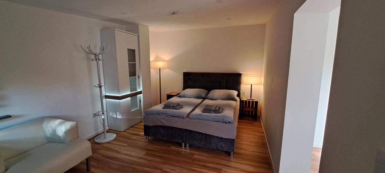 Appartement entier, Bungalow an der Tanne mit überdachter Terrasse in Düsseldorf, Région de Düsseldorf