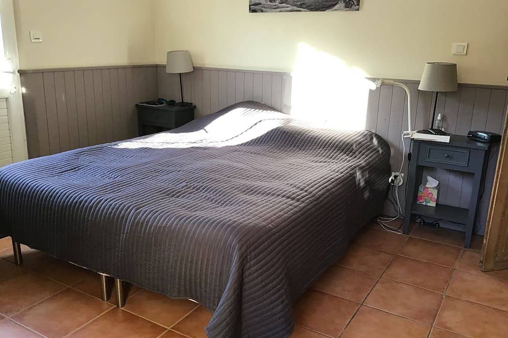 Maison Avec Piscine Dans un Village in Vers-Pont-du-Gard, Nimes und Umgebung