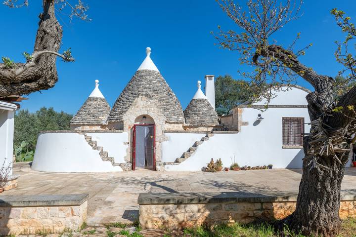 Trullo per 4 persone, con Giardino a Ceglie Messapica