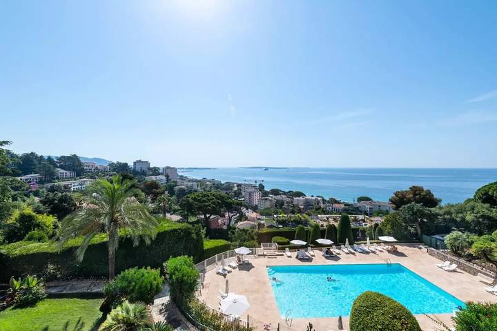 Gîte pour 4 personnes, avec terrasse ainsi que vue et piscine dans Cannes La Bocca - 2