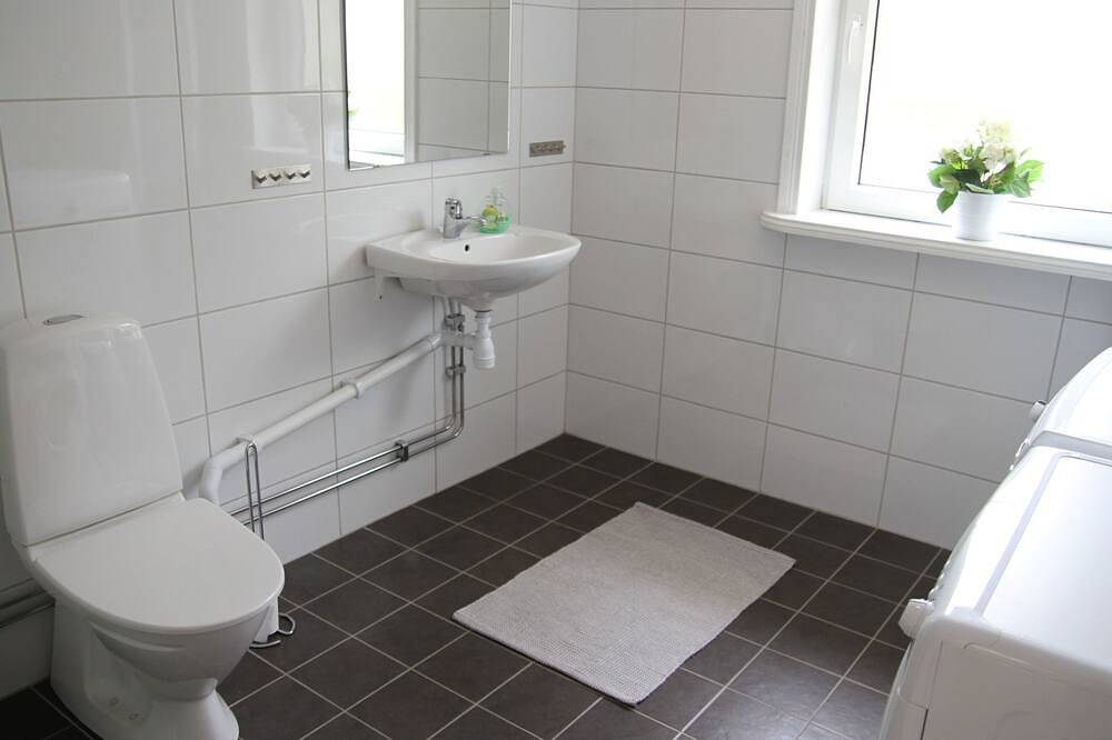 Wunderschönes Haus in einer fantastischen Natur am Meer by Interhome in Stenungsund, Norra Västkusten