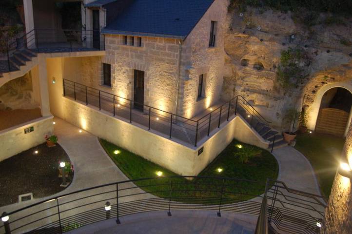Hôtel pour 3 personnes, avec terrasse et jardin, animaux acceptés à Louresse-Rochemenier