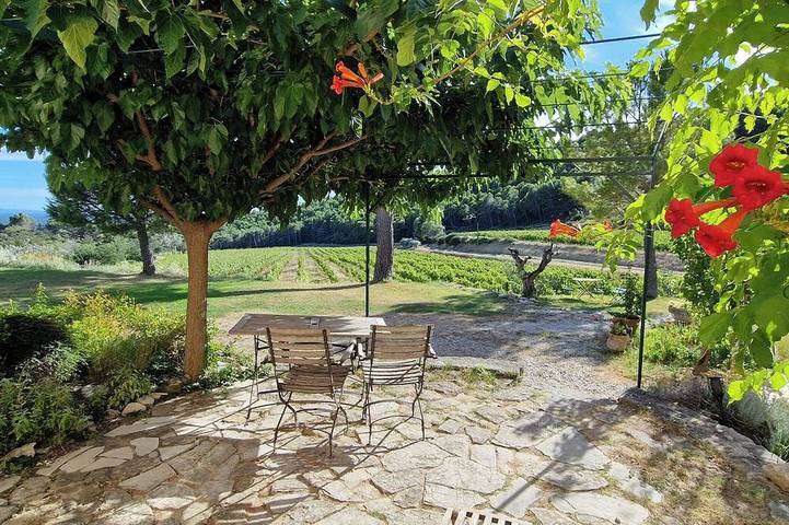 Maison de vacances pour 3 personnes, avec sauna ainsi que piscine et terrasse, animaux acceptés à Vacqueyras