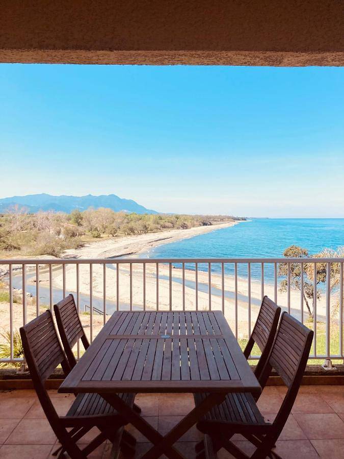 Three-Bedroom Apartment with Sea View in Marine de Bravone, Linguizzetta