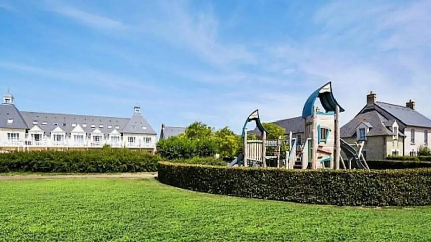 Gîte pour 7 personnes, avec piscine et jardin, animaux acceptés à Port-en-Bessin-Huppain