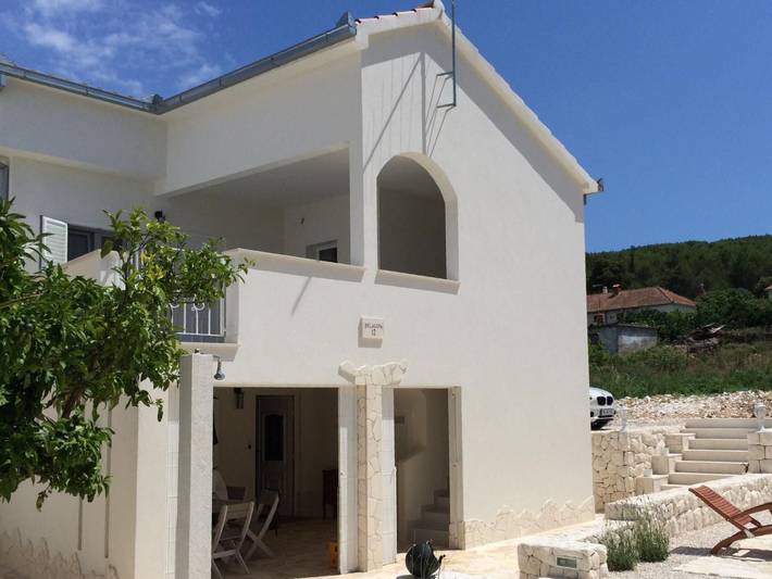 Finca für 6 Personen, mit Balkon und Terrasse sowie Garten und Seeblick in Dalmatien