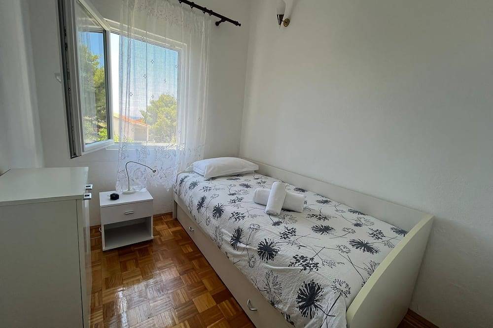 Ganze Wohnung, 3-Zimmer-Ferienwohnung mit Balkon und Meerblick Maslinica, Solta in Maslinica, Solta