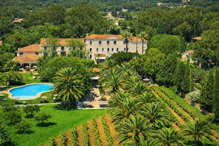 Hôtel pour 2 personnes, avec sauna et jacuzzi ainsi que piscine et jardin