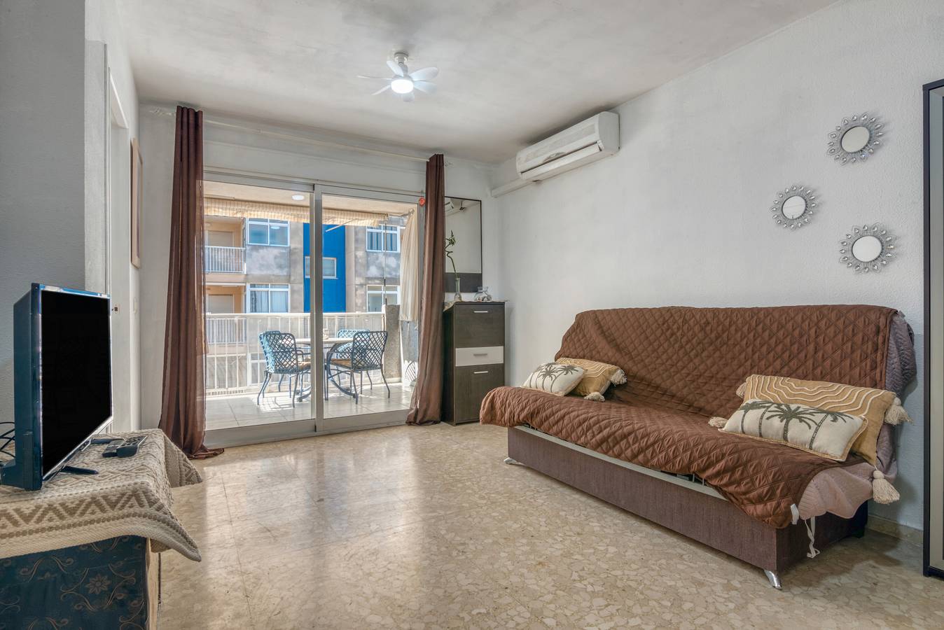 Apartamento entero, Apartamento 'En Playa De Daimús' con Piscina Compartida, Wi-Fi y Aire Acondicionado in Daimuz, Costa de Valencia