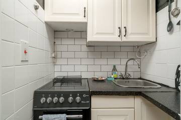 Holiday Home for 2 People in London, South East England, Photo 3