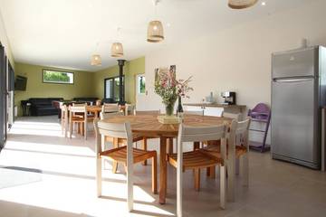 Gîte pour 14 personnes, avec jardin, animaux acceptés à Vesly