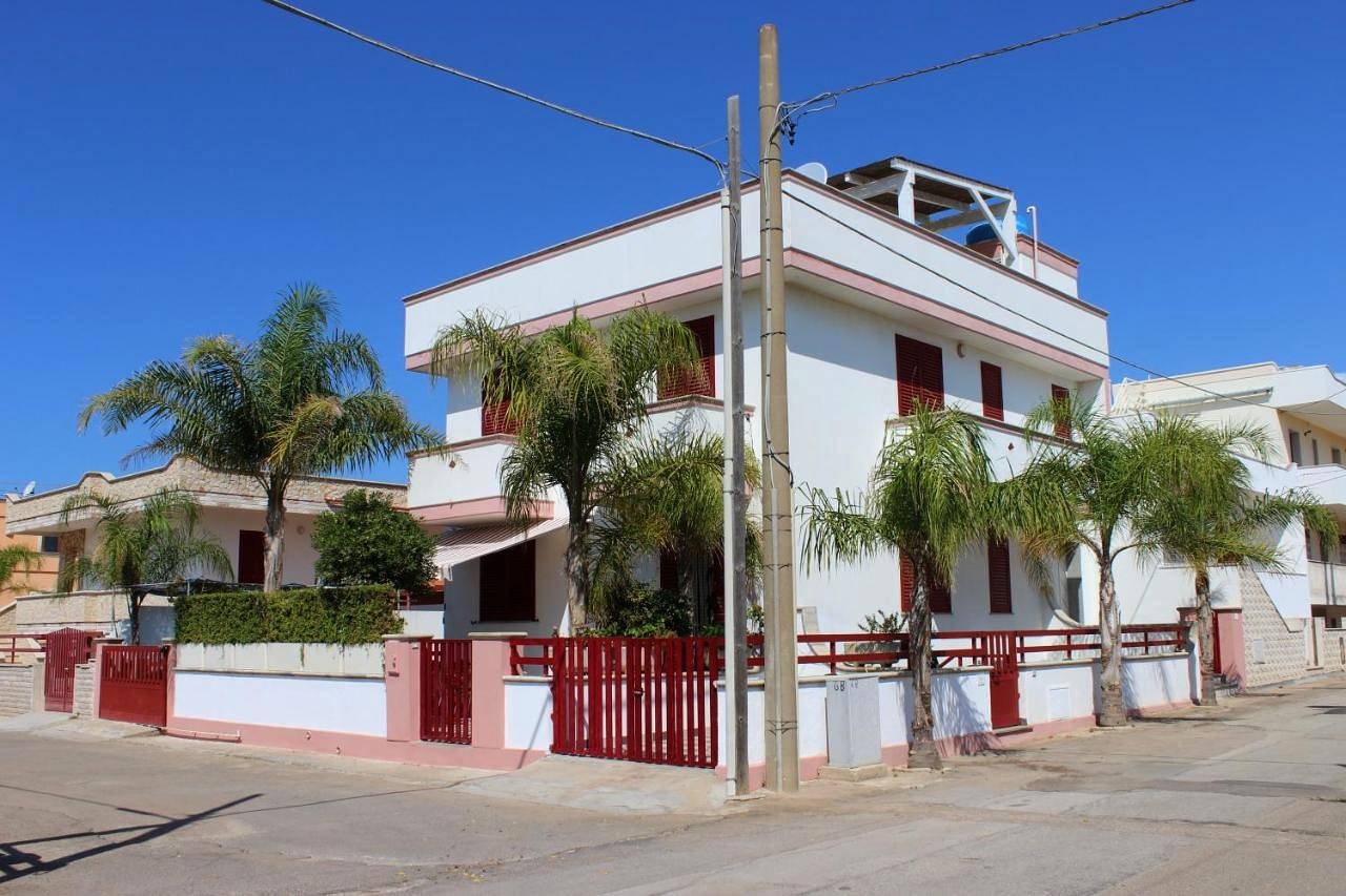 Appartamento intero, Apartment with Terrace in Marina di Pescoluse, Pescoluse