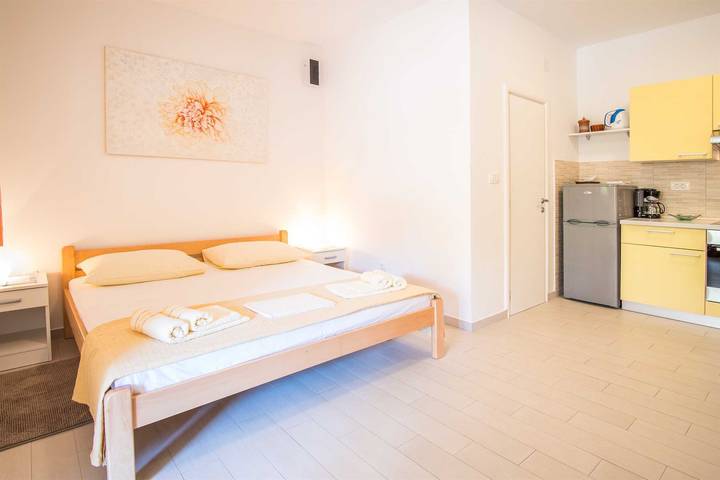 Ganzes Studio, Studiowohnung Iva mit Terrasse in Krk Stadt, Krk