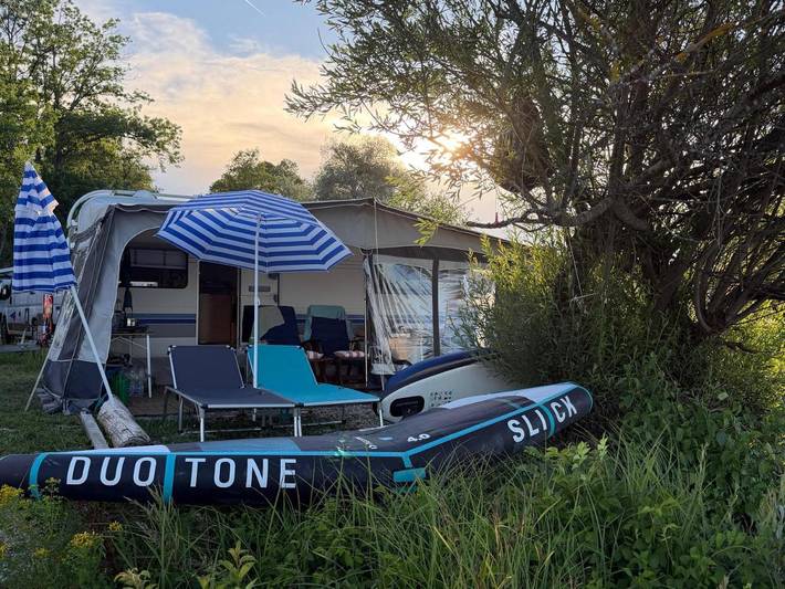 Camping für 2 Personen, mit Balkon und Terrasse sowie Garten und Seeblick in Oberbayern - 4