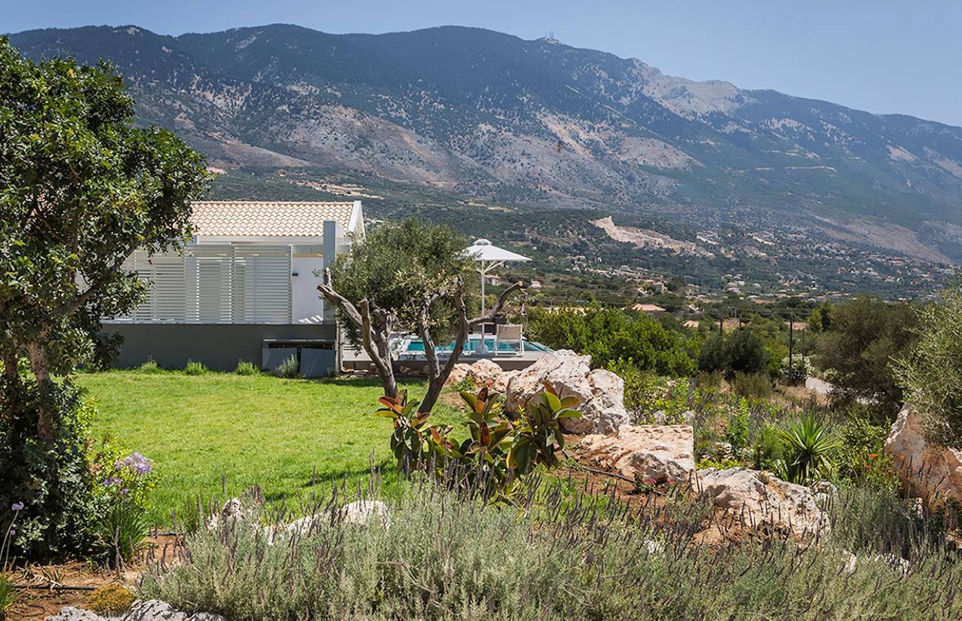 Stylish Villa with Ainos and Sea Views set in Mature Gardens near Trapezaki in Καραβάδο, Κεφαλονιά