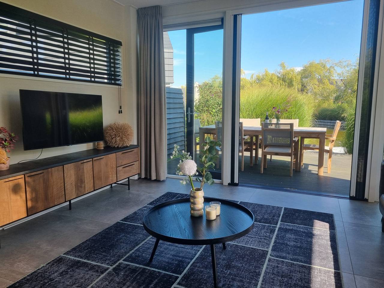 Luxuriöse Wasservilla für 6 Personen mit Steg, in der Nähe des Slotermeeres in Balk in Balk, Ijsselmeer