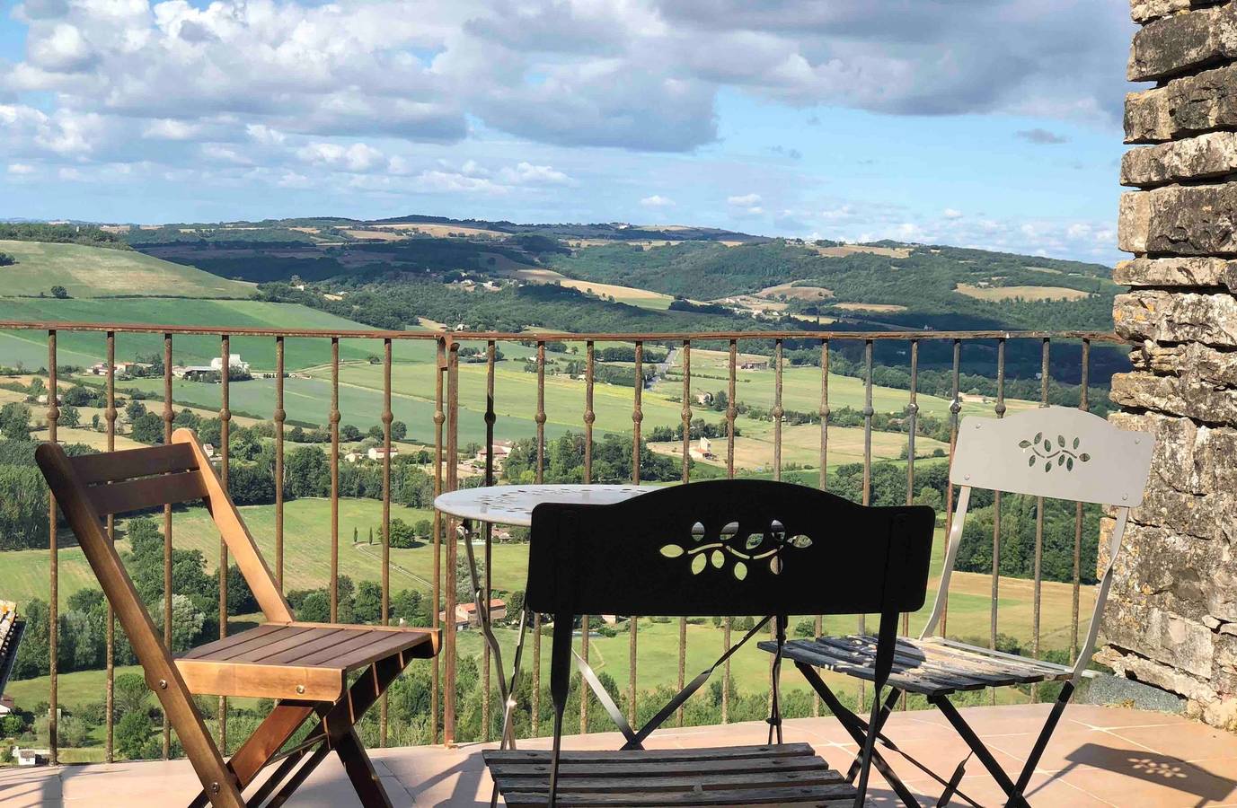 La Maison De Traverse – Casa con Encanto en Cordes-sur-Ciel con Terraza y Aire Acondicionado in Cordes-sur-Ciel, Región de Albi