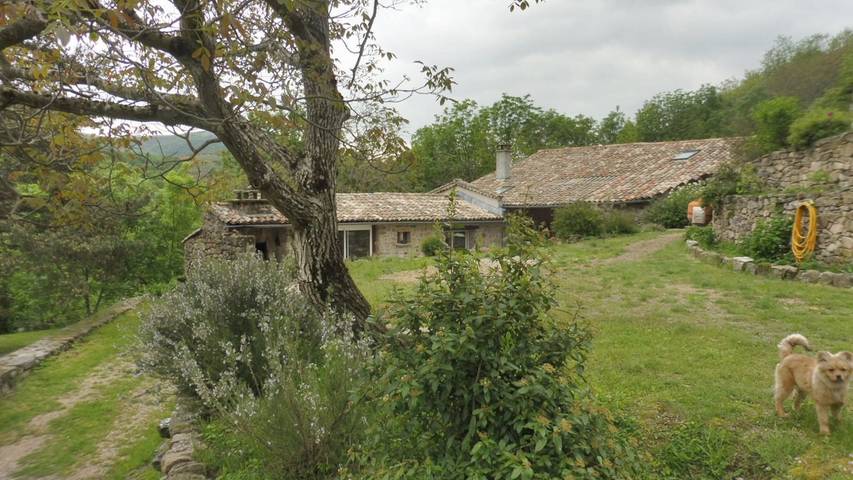 Gîte pour 6 personnes, avec terrasse et jardin