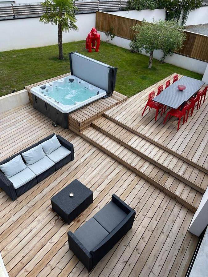 Location de vacances pour 2 personnes, avec Terrasse ainsi que Jacuzzi et Jardin à La Mézière