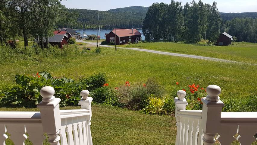 Schnuckliges Ferienhaus mit Seeblick und Wlan in Jämtland