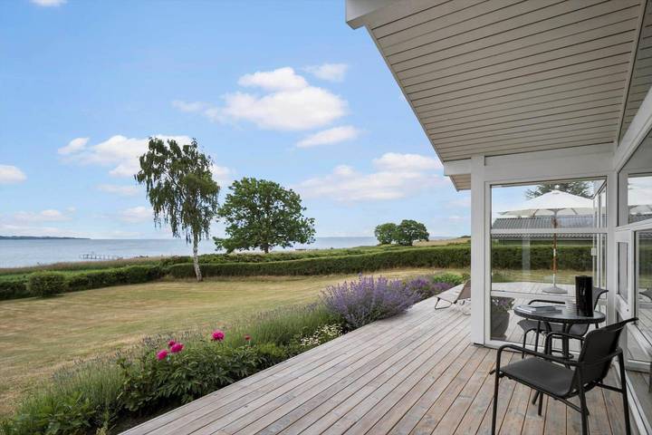 Feriehus for 6 personer, med terrasse - 1