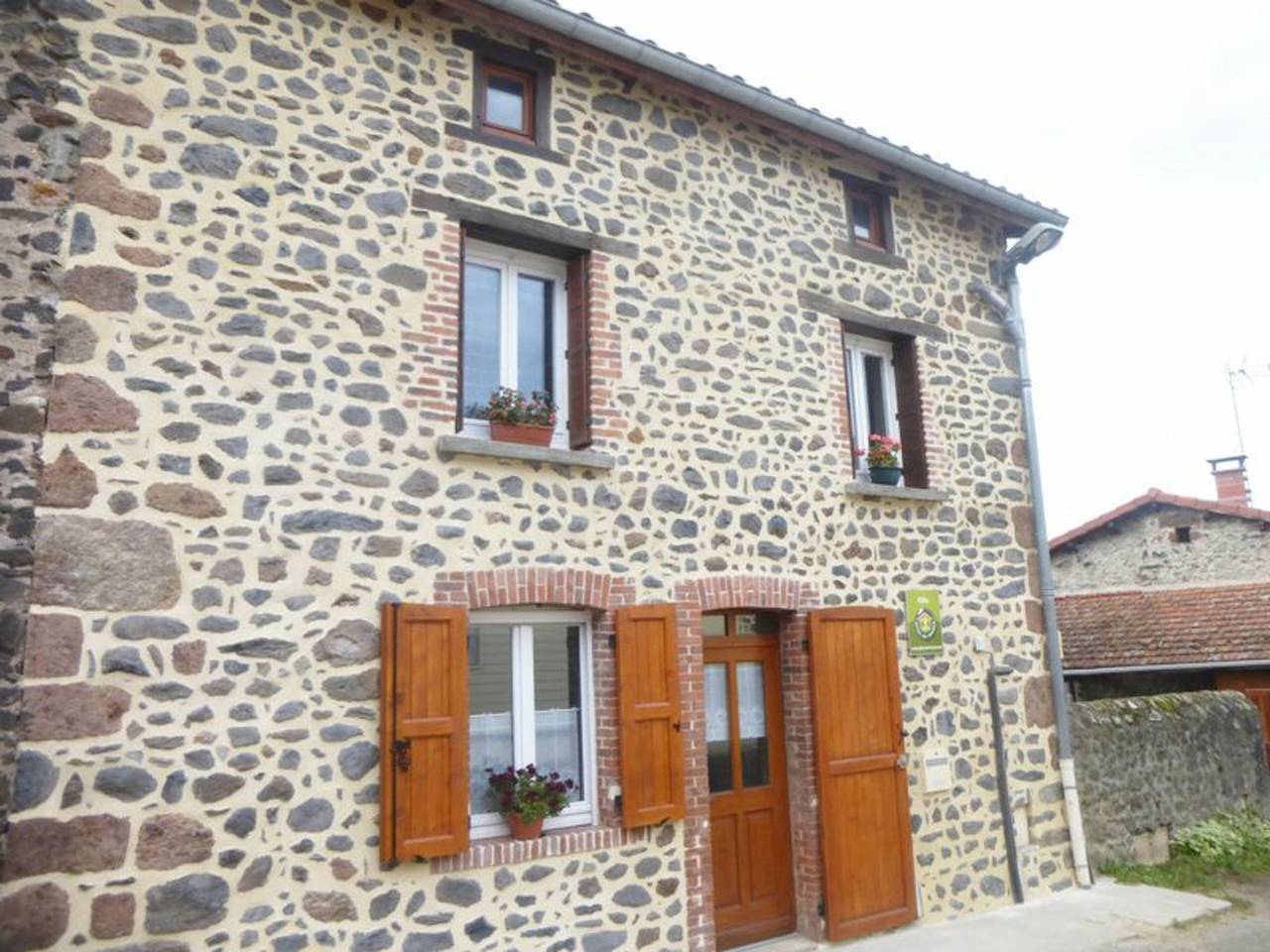 Charming Village House with Private Courtyard, Near Allier Gorges and Marquis de La Fayette's Birthplace in Mazerat-Aurouze, Livradois-Forez Regional Nature Park