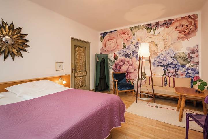 Ganze Wohnung, Villa Marwa: Apartment Hortensia im Grünen, ruhig, fußläufig ins Zentrum 10 Min. in Karwendel (Tirol), Innsbruck